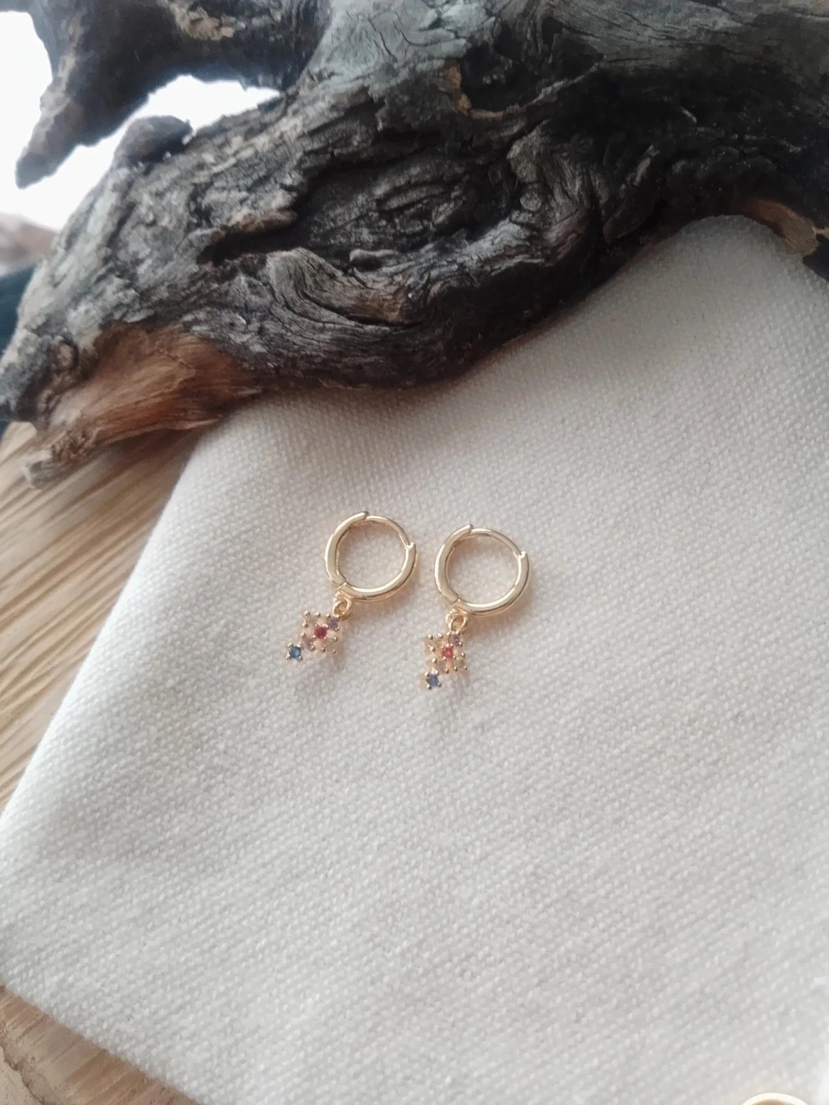 Petites créoles croix zirconées – photo 2